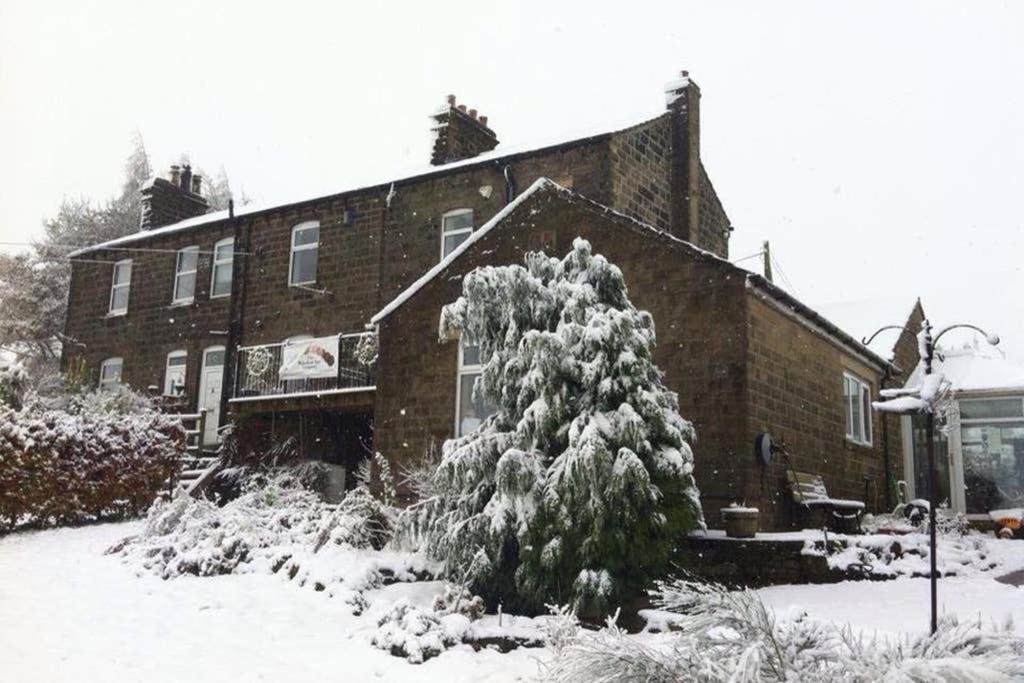 Stones Cottage Farm: Rural Retreat with Gaming Barn and EV Charging Oxenhope Exterior photo