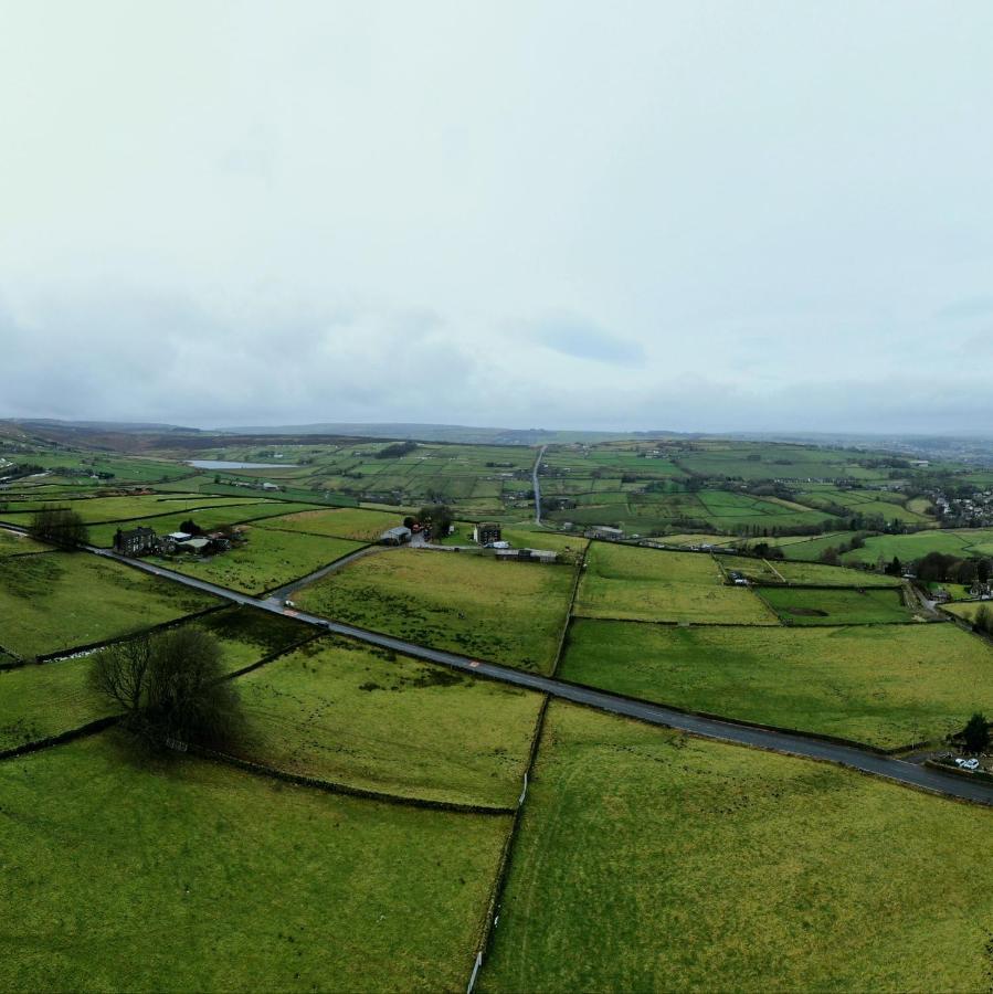 Stones Cottage Farm: Rural Retreat with Gaming Barn and EV Charging Oxenhope Exterior photo